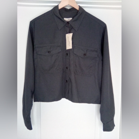 Universal Thread Women's Sz.M 100% Lyocell Cropped Long Sleeve Button Up Shirt - Picture 7 of 9